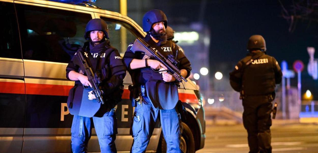 Ataque a tiros em Viena deixa mortos e feridos Ataque a tiros em Viena deixa mortos e feridos
