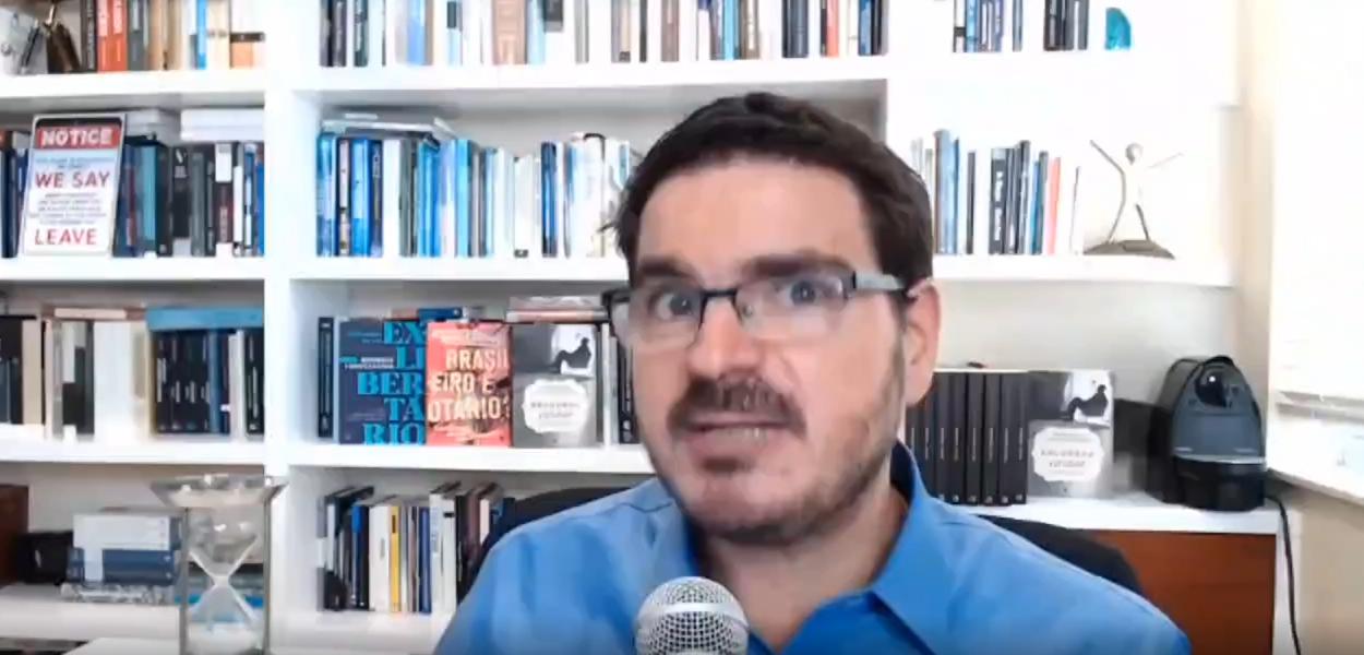 Constantino gera revolta ao culpar mulheres por estupro: existe mulher decente e piranha (vídeo) Constantino gera revolta ao culpar mulheres por estupro: existe mulher decente e piranha (vídeo)