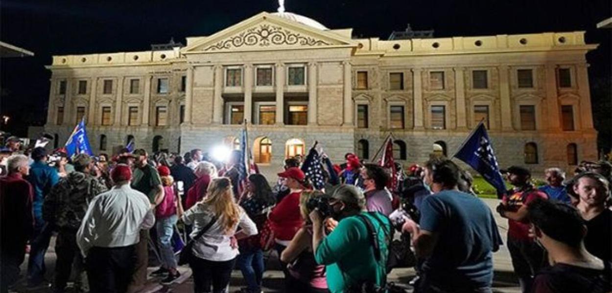 Manifestação de trumpistas no Arizona (Foto: Telesul) Manifestação de trumpistas no Arizona