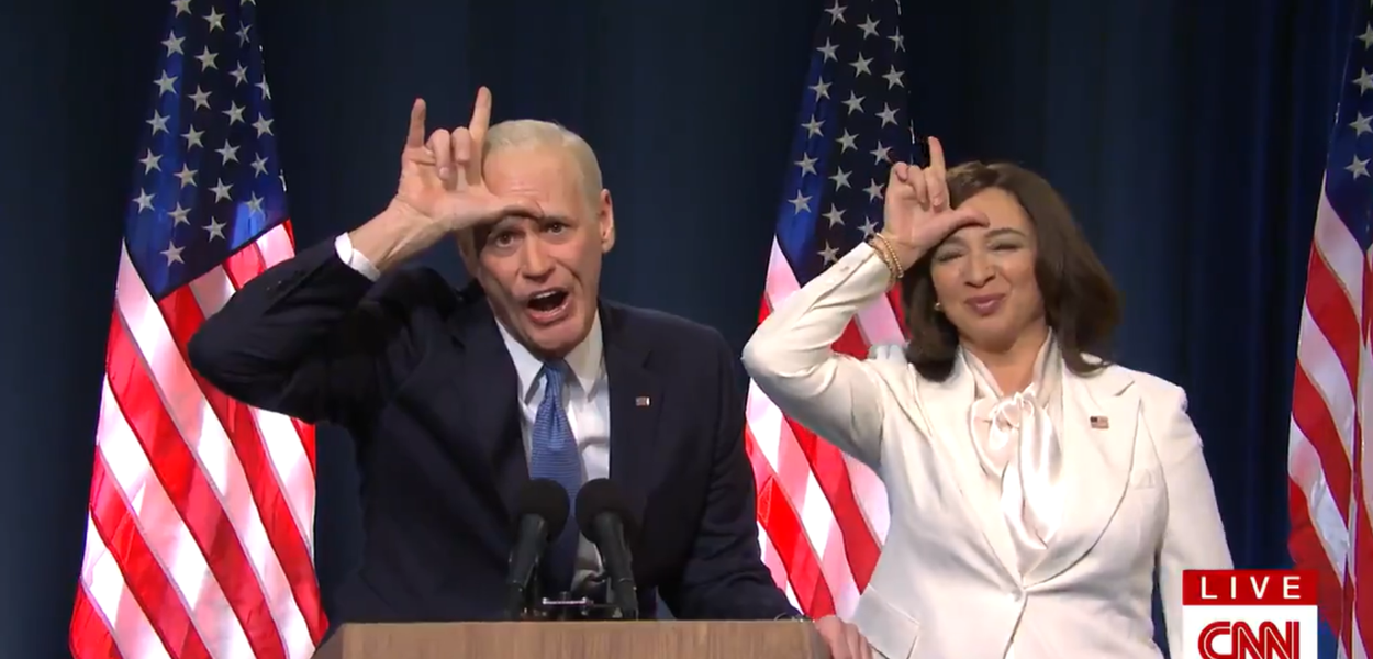 Jim Carrey e Maya Rudolph imitam Joe Biden e Kamala Harris (Foto: Reprodução) Jim Carrey e Maya Rudolph imitam Joe Biden e Kamala Harris