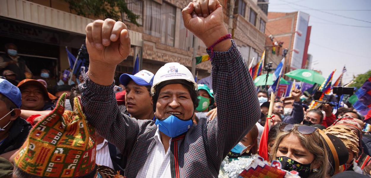Evo Morales junto ao povo boliviano (Foto: Reprodução) Evo Morales junto ao povo boliviano