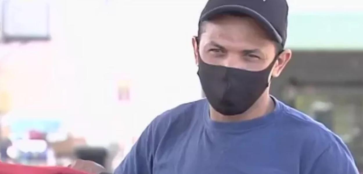 Entregador e alvo de racismo em Goiás (Foto: Reprodução/TV Anhanguera) Entregador e alvo de racismo em Goiás