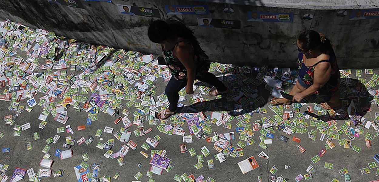 Moradores da Rocinha votam nas seções eleitorais (Foto: Fernando Frazão/Agência Brasil) Moradores da Rocinha votam nas seções eleitorais