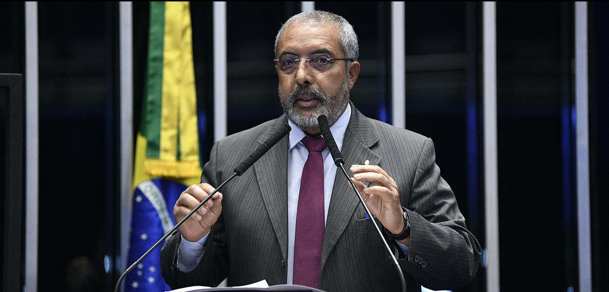Em discurso, à tribuna, senador Paulo Paim. (Foto: Pedro França/Agência Senado) Em discurso, à tribuna, senador Paulo Paim.