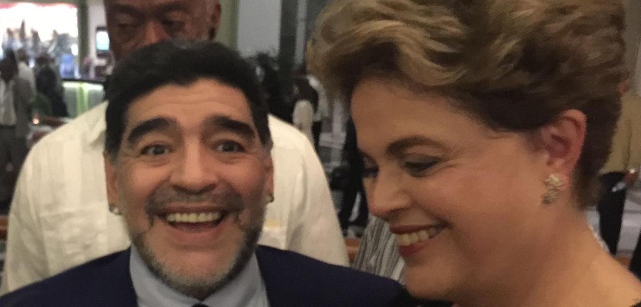 Diego Maradona e Dilma Rousseff (Foto: Reprodução) Diego Maradona e Dilma Rousseff
