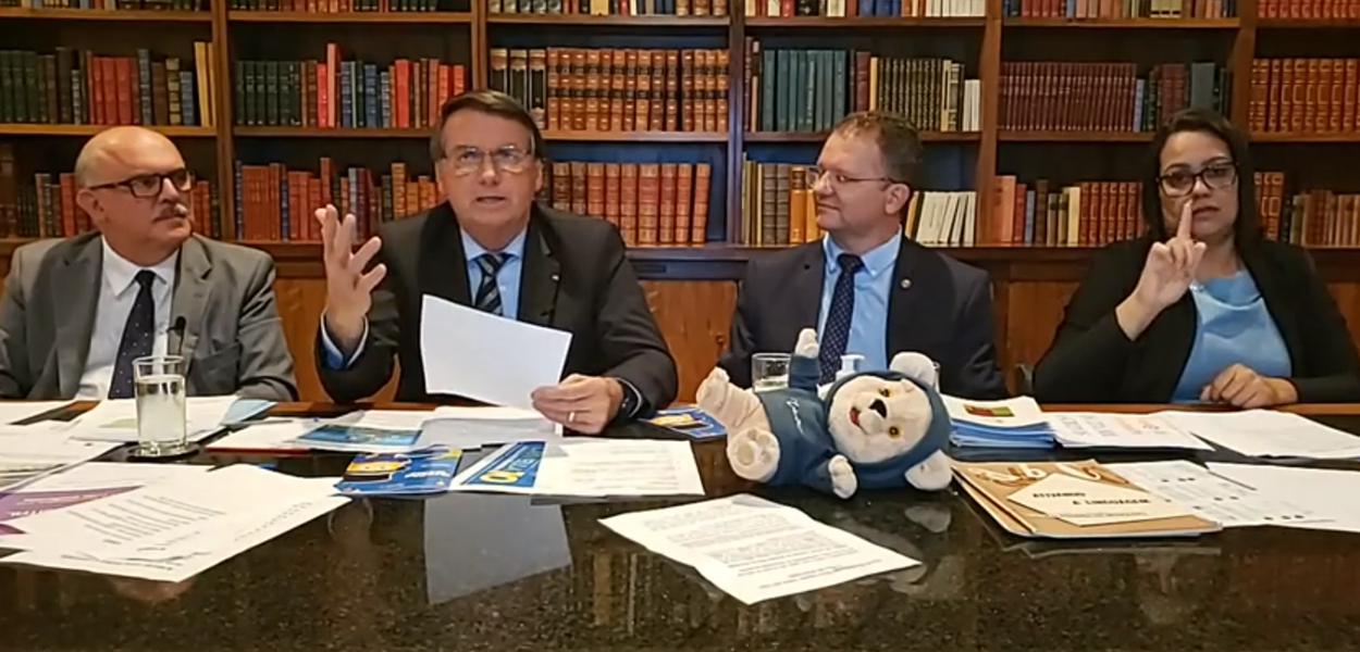 Bolsonaro em live (Foto: Reprodução) Bolsonaro em live
