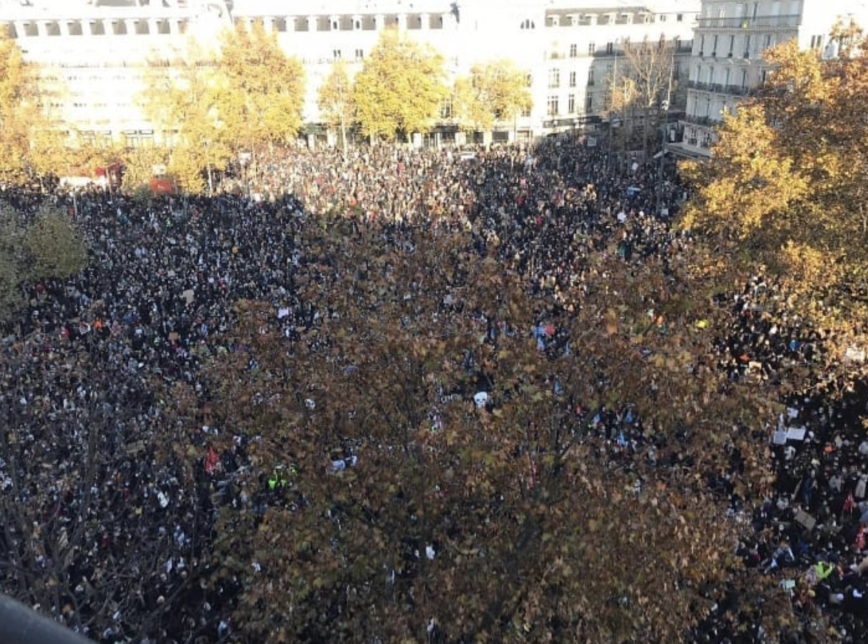 Protesto na França contra o racismo; Reprodução/Instagram/Philippe Viot Protesto na França contra o racismo; Reprodução/Instagram/Philippe Viot