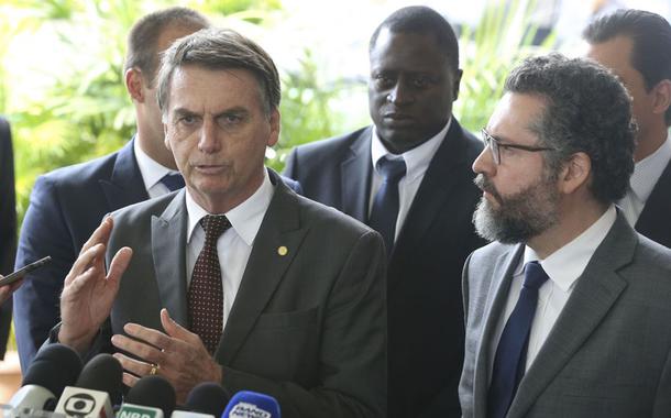 Jair Bolsonaro e Ernesto Araújo (Foto: Valter Campanato/Agência Brasil) Jair Bolsonaro e Ernesto Araújo