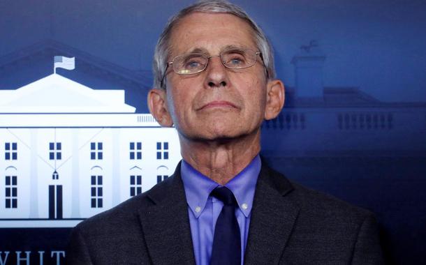 Ômicron infectará quase todo mundo, mas vacinados sofrerão menos, diz Fauci, referência mundial em doenças infecciosas