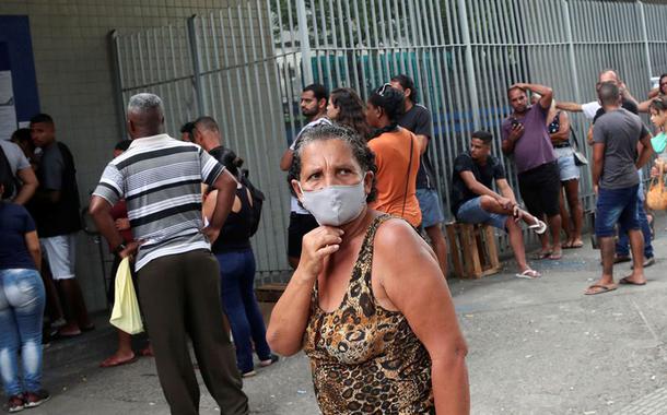 Fila para o auxílio emergencial (Foto: ABr) Fila para o auxílio emergencial