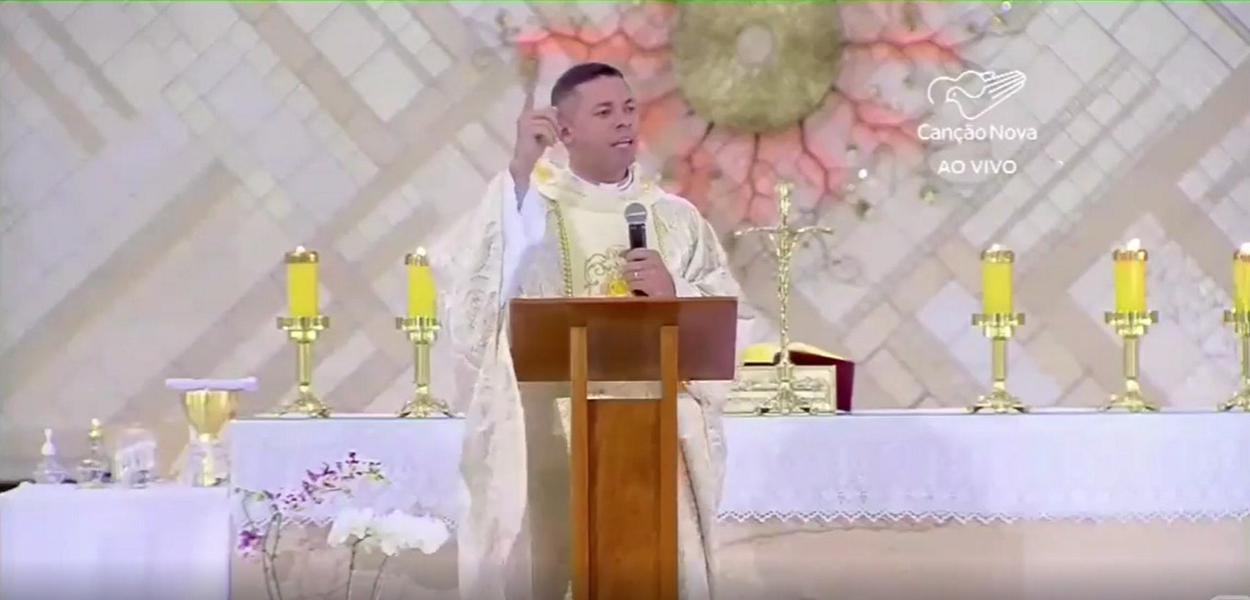 Padre Elenildo Pereira (Foto: Reprodução/Instagram) Padre Elenildo Pereira