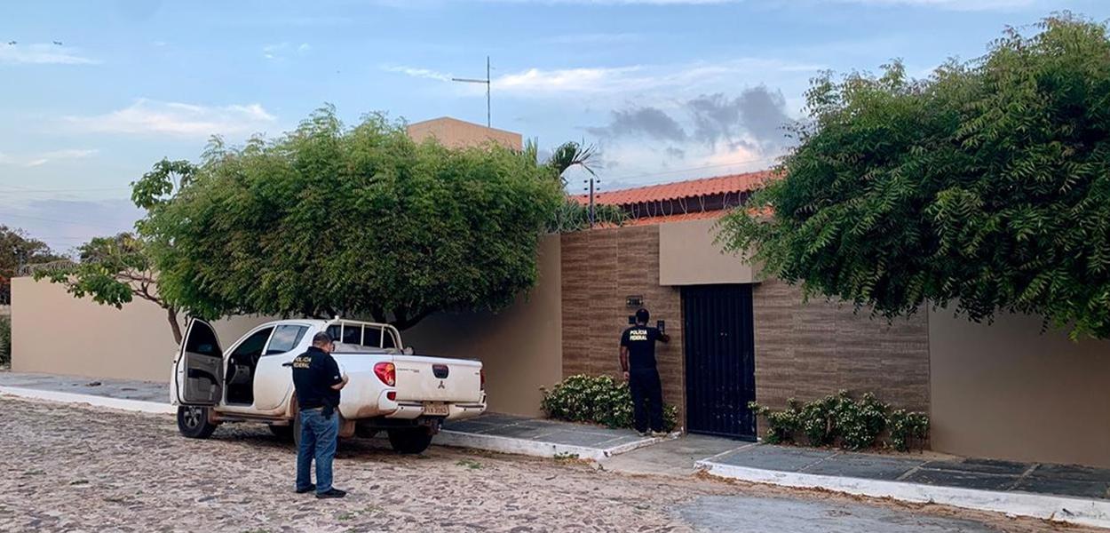 PF cumpre 18 mandados de busca e apreensão em cinco cidades. (Foto: Divulgação /PF) PF cumpre 18 mandados de busca e apreensão em cinco cidades.