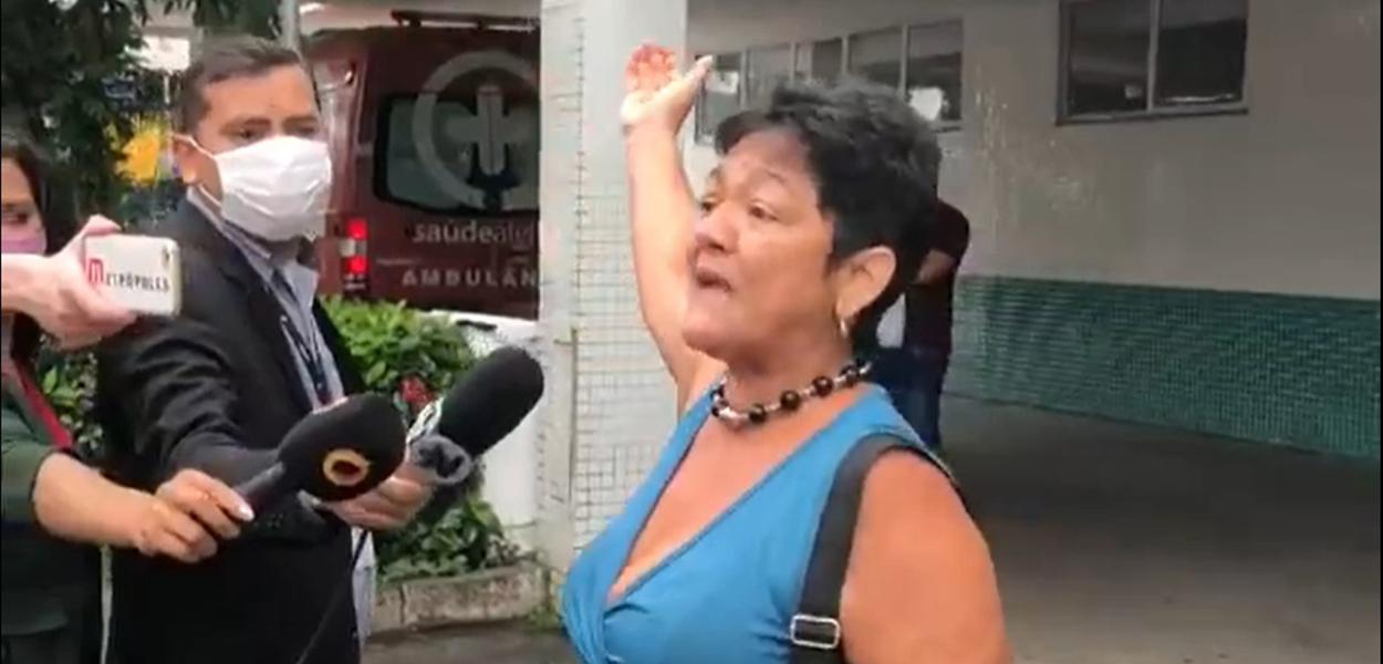 Mulher reclama da transferência de parente (Foto: Reprodução (Rede Amazônica)) Mulher reclama da transferência de parente