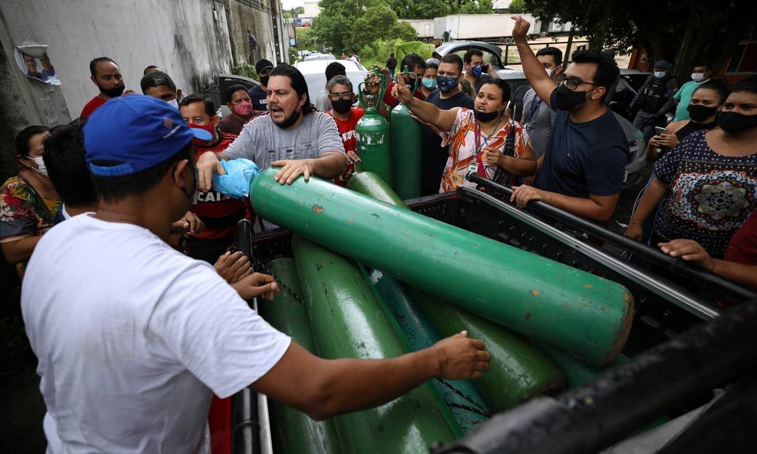 Fila para comprar oxigênio em Manaus (Foto: Reprodução) Fila para comprar oxigênio em Manaus