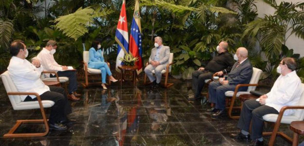 Díaz-Canel e Delcy Rodríguez se reúnem em Havana (Foto: Estúdios Revolución, Granma) Díaz-Canel e Delcy Rodríguez se reúnem em Havana