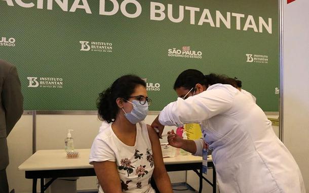 Cidade de São Paulo chega a 100% da população adulta completamente vacinada contra Covid-19