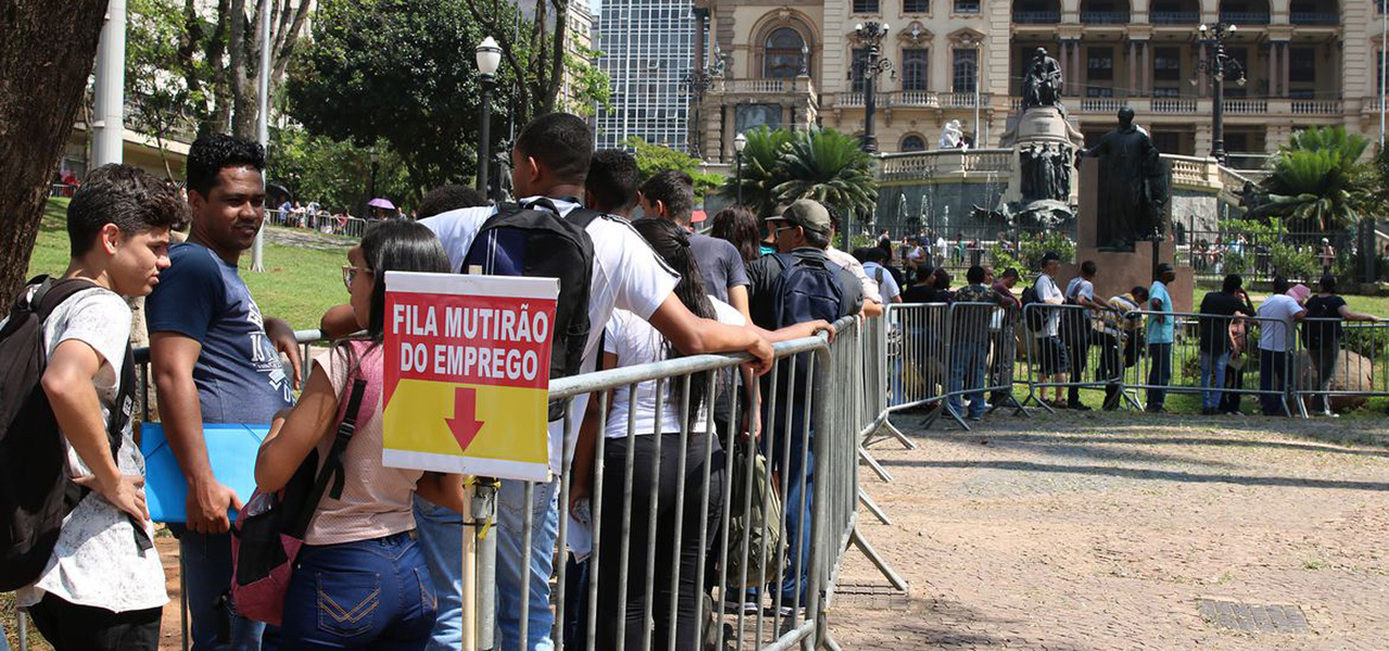 Taxa de desemprego vai a 14,1% em novembro, com 14 milhões de desempregados
