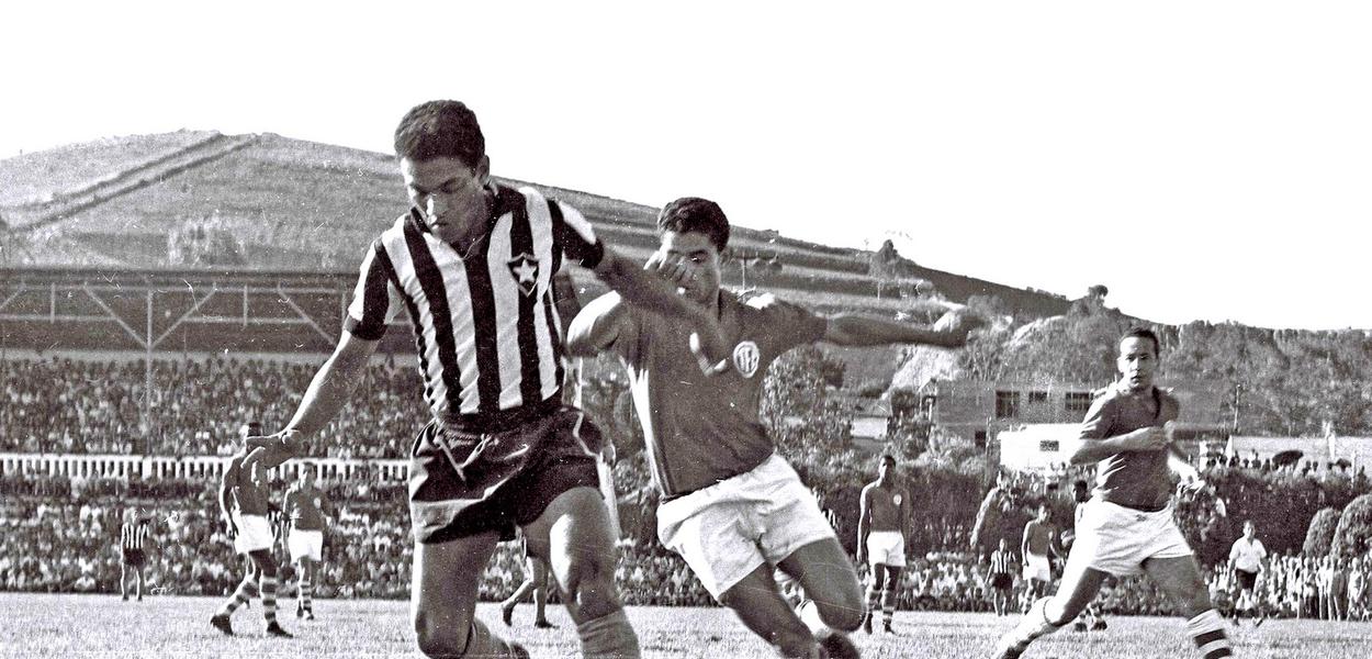 Garrincha, o "Anjo das Pernas Tortas" (Foto: Reprodução) Garrincha, o "Anjo das Pernas Tortas"