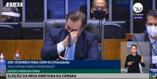 Rodrigo Maia chora em seu último discurso como presidente da Câmara (Foto: Reprodução) Rodrigo Maia chora em seu último discurso como presidente da Câmara