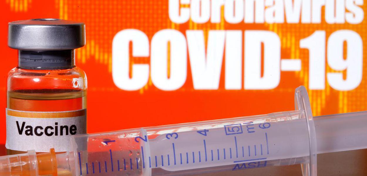 Frasco rotulado como vacina contra Covid-19. (Foto: REUTERS/Dado Ruvic/Illustration) Frasco rotulado como vacina contra Covid-19.