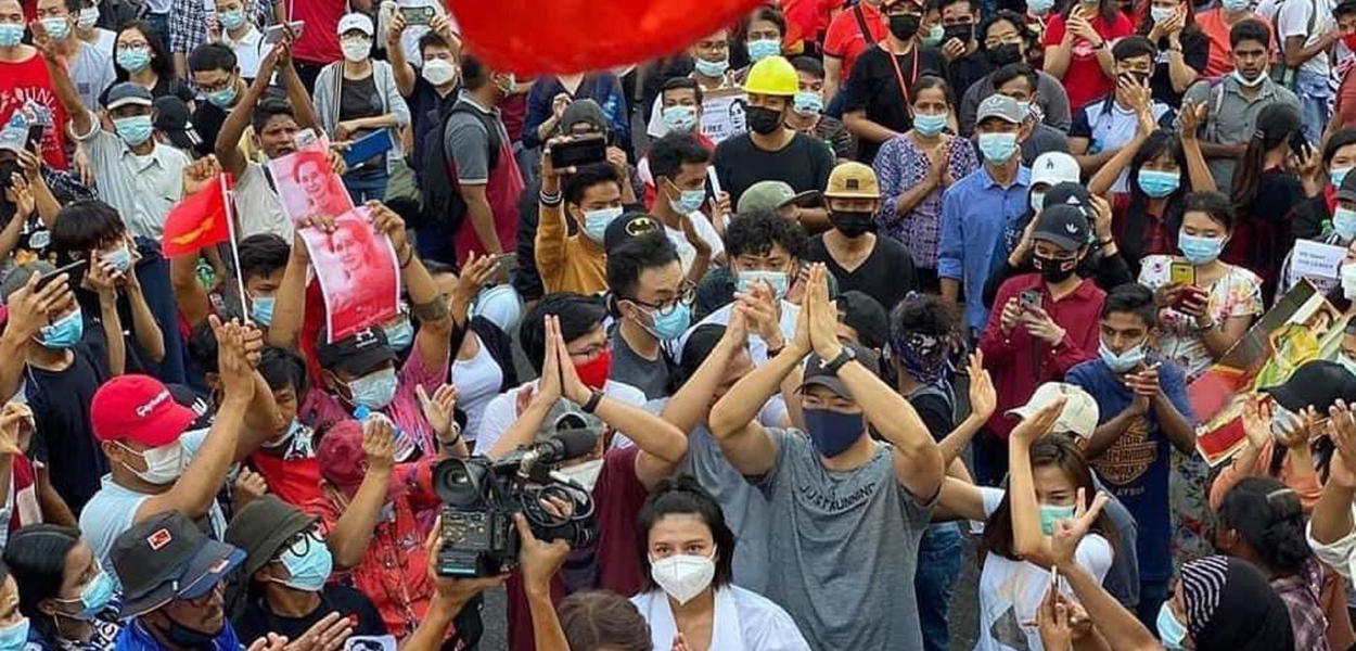 Protesto nas ruas de Mianmar- Protesto nas ruas de Mianmar-