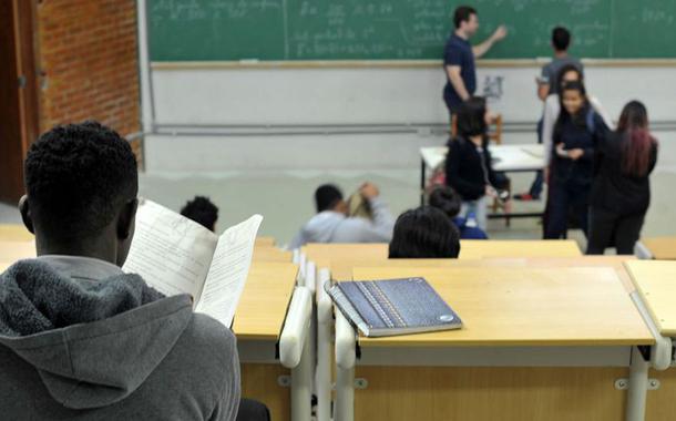 Falta de coordenação na pandemia faz jovens adiar entrada em universidade (Foto: Marcello Casal Jr / Agência Brasil) Falta de coordenação na pandemia faz jovens adiar entrada em universidade