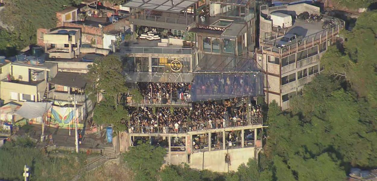 Festa eletrônica no morro do Vidigal (Foto: Reprodução (TV Globo)) Festa eletrônica no morro do Vidigal