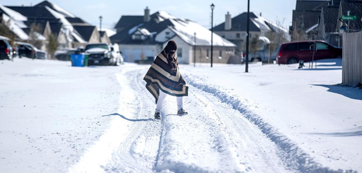 Onda de frio deixa milhares sem energia nos EUA (Foto: Bronte Wittpenn/Reuters) Onda de frio deixa milhares sem energia nos EUA