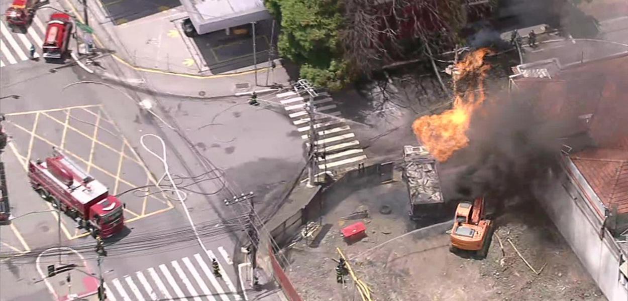Incêndio atinge zona sul de SP (Foto: Reprodução (TV Globo)) Incêndio atinge zona sul de SP