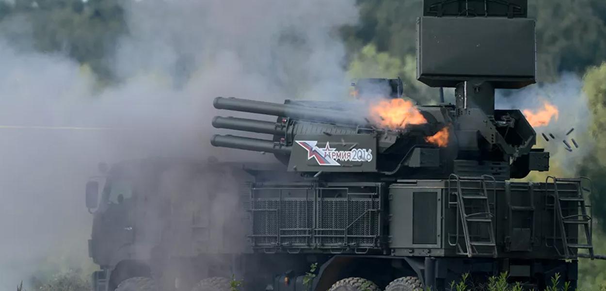 A OTAN considerou o sistema antiaéreo de mísseis e artilharia Pantsir-S1 o meio ideal contra drones militares (Foto: Sputnik / Yevgeny Byatov) www.brasil247.com - A OTAN considerou o sistema antiaéreo de mísseis e artilharia Pantsir-S1 o meio ideal contra drones militares