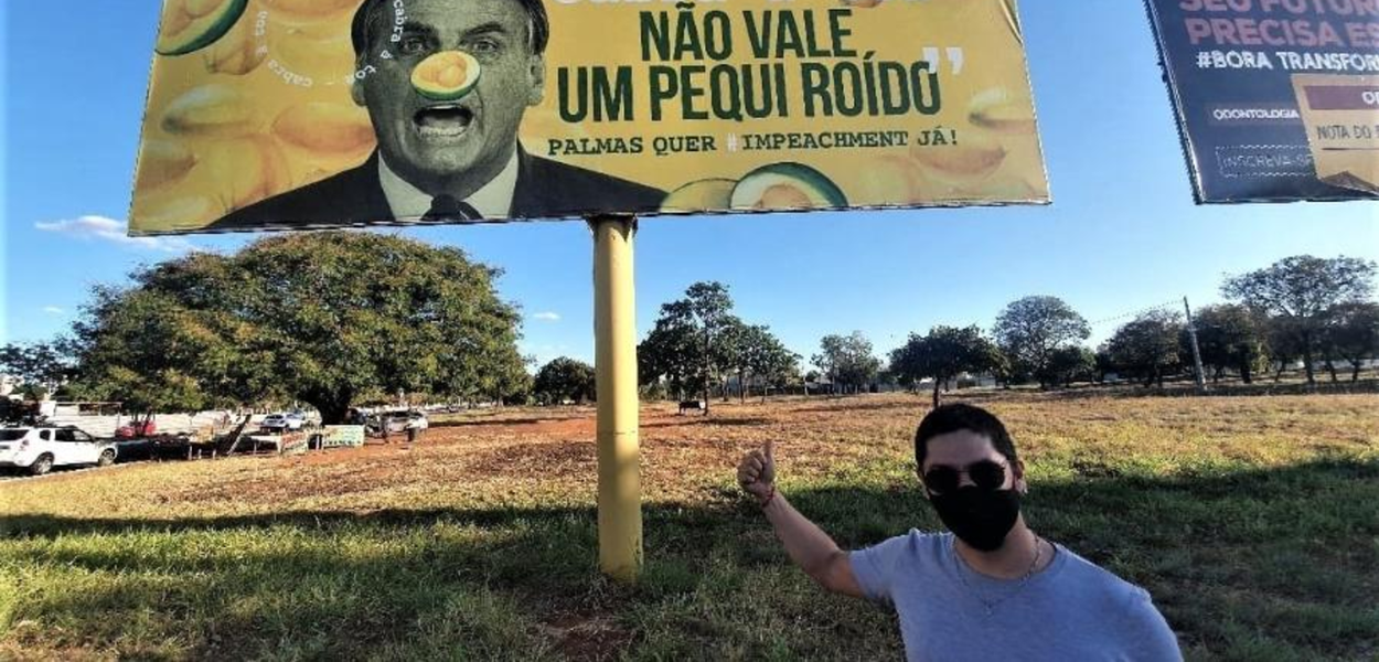 Sociólogo Tiago Costa Rodrigues está sendo investigado por dizer em outdoor que Jair Bolsonaro "não vale um pequi roído"