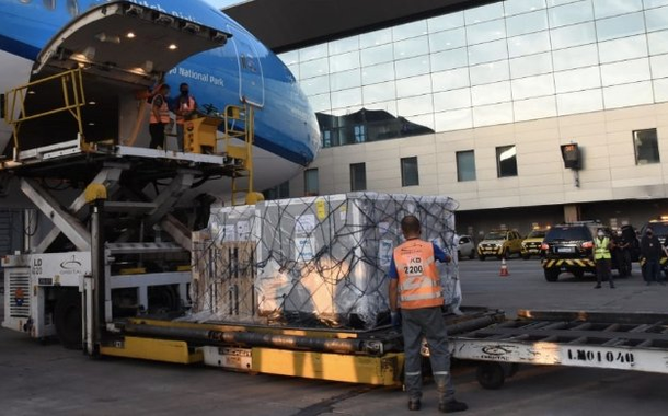 Avião com 1 milhão de doses do Covax Facility chegando em São Paulo, 21.3.2021 (Foto: Divulgação) Avião com 1 milhão de doses do Covax Facility chegando em São Paulo, 21.3.2021