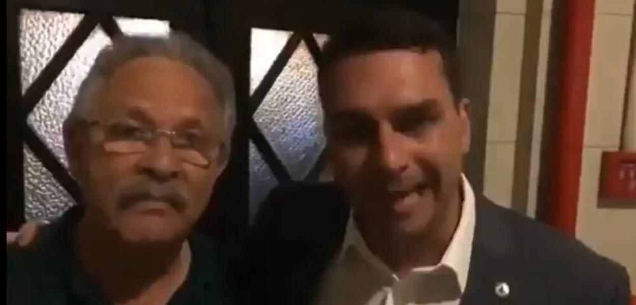 Coronel Jairo e Flávio Bolsonaro (Foto: Reprodução) Coronel Jairo e Flávio Bolsonaro