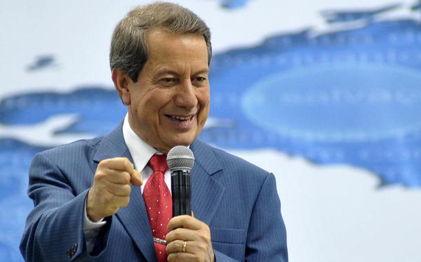 Pastor Romildo Ribeiro Soares apresenta programa na TV Bandeirantes (Foto: Divulgação) Pastor Romildo Ribeiro Soares apresenta programa na TV Bandeirantes