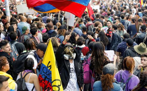 Manifestação na Colômbia (Foto: Reuters) Manifestação na Colômbia