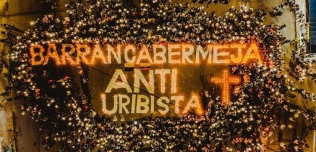 Multidão faz velório na Colômbia para homenagear vítimas de repressão policial (Foto: Telesul) Multidão faz velório na Colômbia para homenagear vítimas de repressão policial