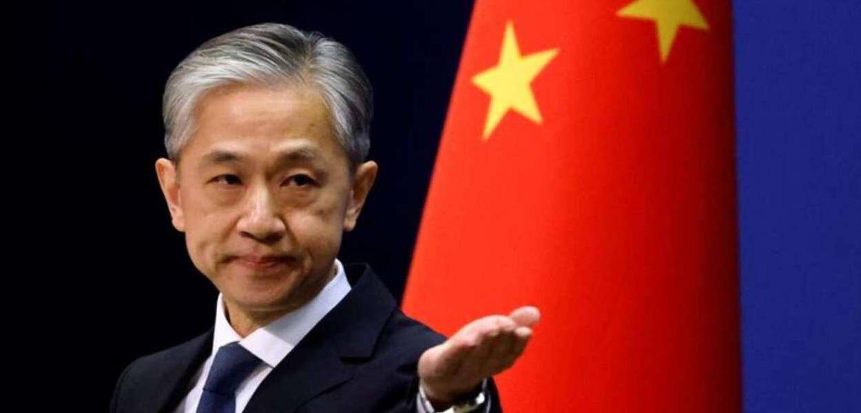 Wang Wenbin (Foto: Reuters/Thomas Peter) Wang Wenbin