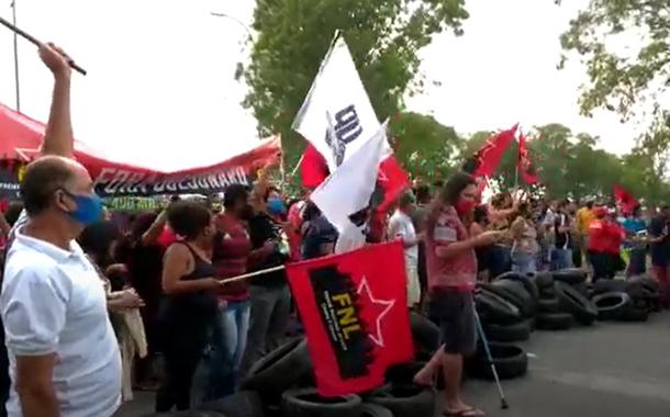 Movimentos sociais fazem protesto contra Jair Bolsonaro (Foto: Reprodução) Movimentos sociais fazem protesto contra Jair Bolsonaro