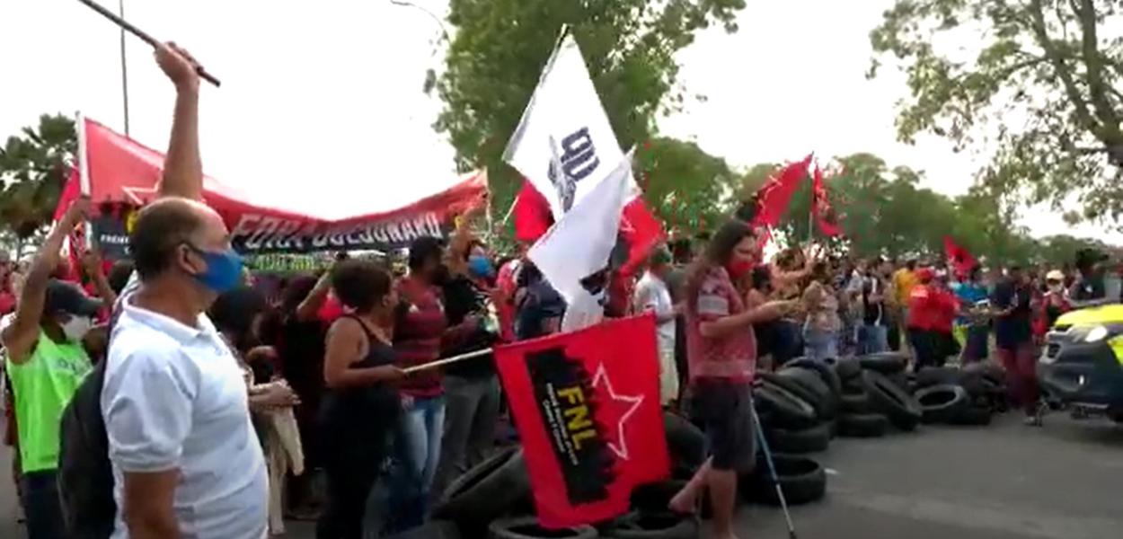 Movimentos sociais fazem protesto contra Jair Bolsonaro (Foto: Reprodução) Movimentos sociais fazem protesto contra Jair Bolsonaro