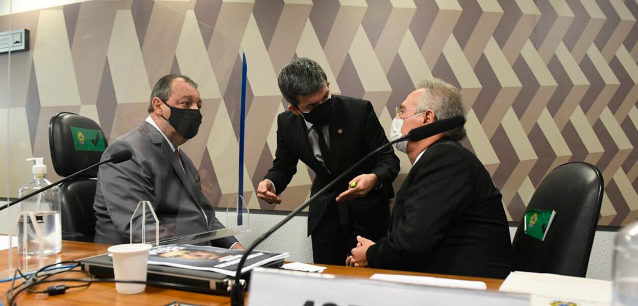 Omar Aziz, Randolfe Rodrigues e Renan Calheiros (Foto: Jefferson Rudy/Agência Senado) www.brasil247.com - Omar Aziz, Randolfe Rodrigues e Renan Calheiros
