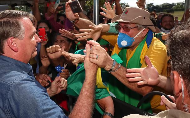 Bolsonaro causa aglomeração durante viagem ao Maranhão (Foto: Isac Nóbrega/PR) Bolsonaro causa aglomeração durante viagem ao Maranhão