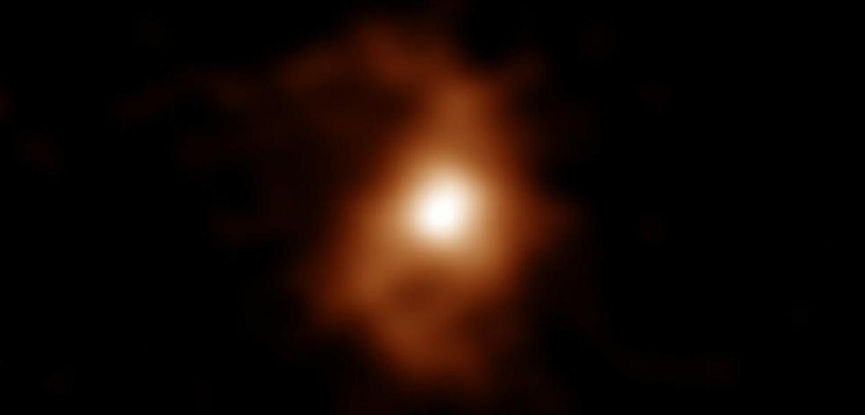 (Foto: ALMA/ESO/NAOJ/NRAO/T. Tsukui & S. Iguchi/Divulgação)
