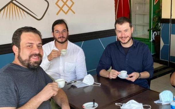 Guilherme Boulos, Túlio Gadêlha, Juliano Medeiros e Dani Portela (Foto: Reprodução/Twitter) Guilherme Boulos, Túlio Gadêlha, Juliano Medeiros e Dani Portela