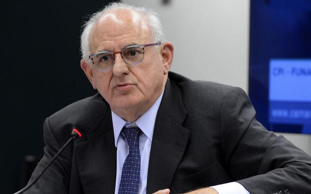 Nelson Jobim consulta generais para saber se Lula conseguirá tomar posse