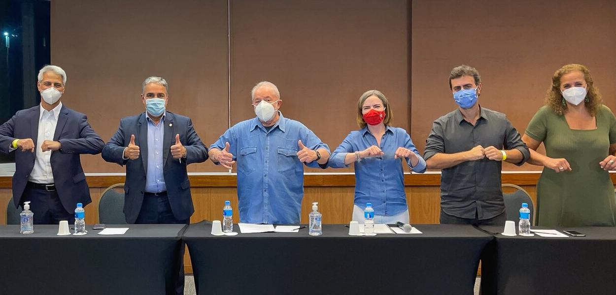 Molon, André Ceciliano, Lula, Gleisi, Freixo e Jandira Feghali (Foto: Ricardo Stuckert) Molon, André Ceciliano, Lula, Gleisi, Freixo e Jandira Feghali