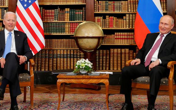 O presidente dos EUA, Joe Biden, e o presidente da Rússia, Vladimir Putin, em Genebra, na Suíça (Foto: Denis Balibouse/Reuters) O presidente dos EUA, Joe Biden, e o presidente da Rússia, Vladimir Putin, em Genebra, na Suíça
