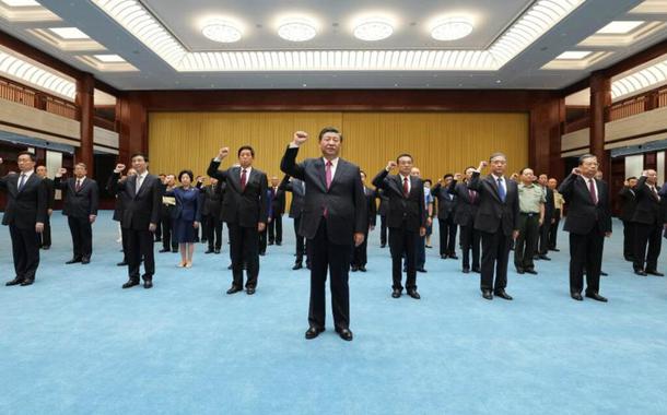 Xi Jinping e demais líderes do PCCh reafirmam juramento de fidelidade à causa do Partido (Foto: Xinhua) Xi Jinping e demais líderes do PCCh reafirmam juramento de fidelidade à causa do Partido