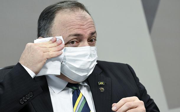 Bolsonaro defende Pazuello porque tem rabo preso com ele