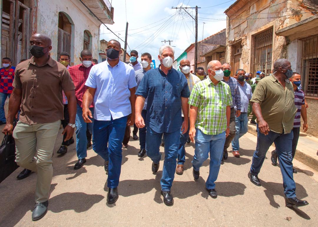 Presidente de Cuba, Miguel Díaz-Canel, lidera manifestação contra o golpe em Cuba (Foto: Reprodução) www.brasil247.com - Presidente de Cuba, Miguel Díaz-Canel, lidera manifestação contra o golpe em Cuba