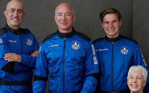 Mark Bezos, Jeff Bezos, Oliver Daemen e Wally Funk (Foto: U.S. Blue Origin/Reuters) Mark Bezos, Jeff Bezos, Oliver Daemen e Wally Funk